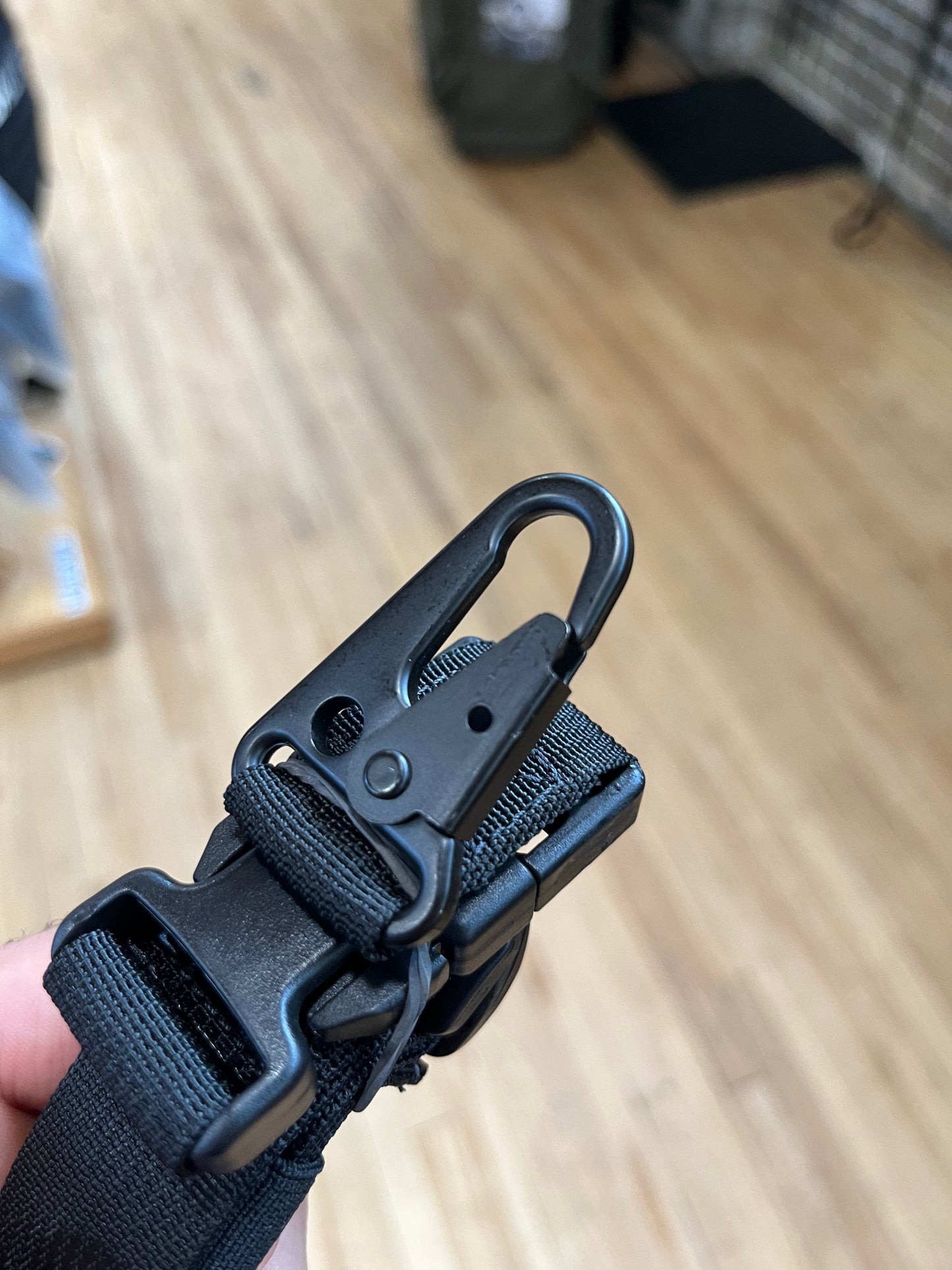 LORICA EQUIPMENT: Single Point Rifle Sling, Snap-hook, Black