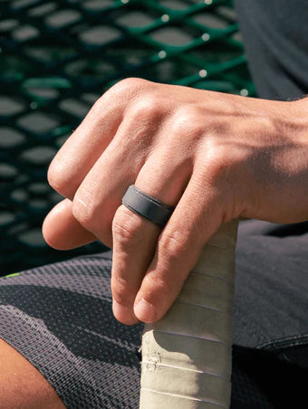 QALO: Men's Polished Step Edge Silicone Ring, Charcoal
