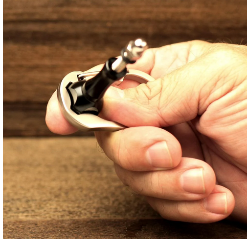KORE ESSENTIALS: Keychain