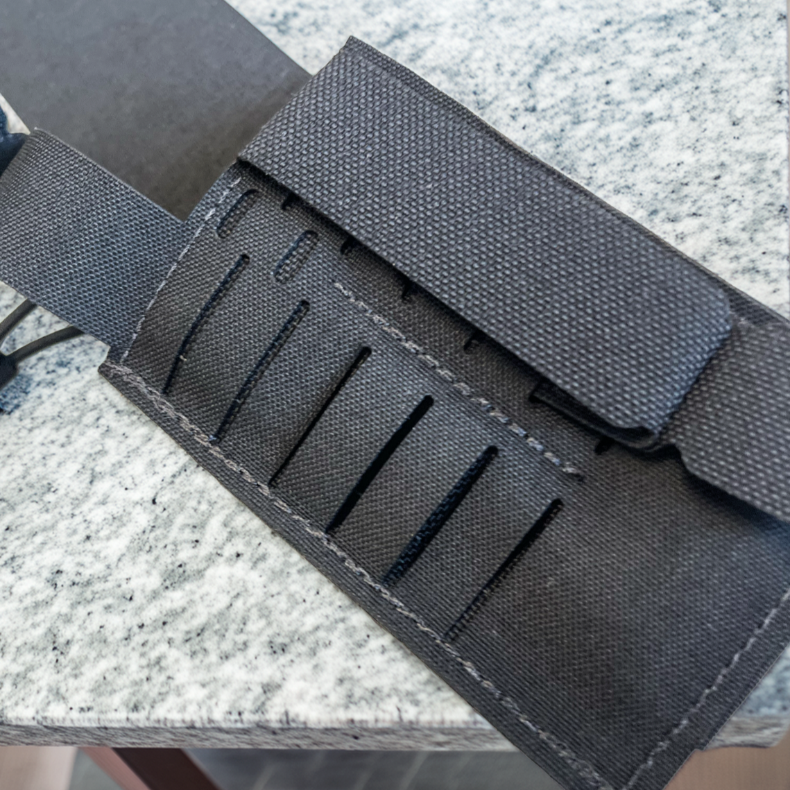 LORICA EQUIPMENT: Single AR Mag Pouch (.223/5.56) with Flap