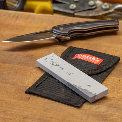 SMITH'S: 4" Arkansas Stone w/ Pouch