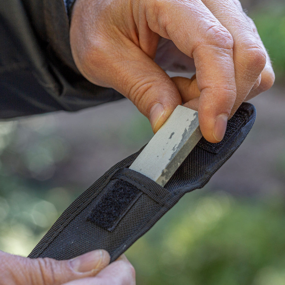 SMITH'S: 4" Arkansas Stone w/ Pouch